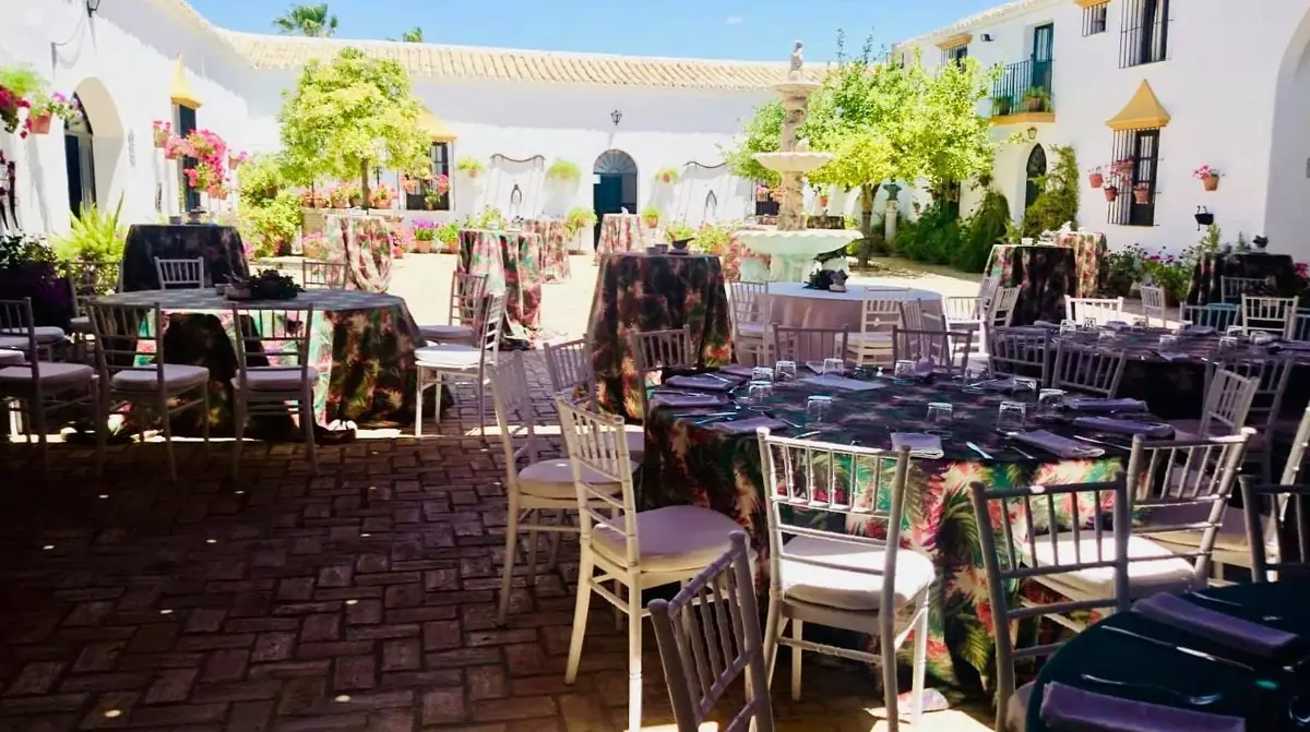 patio fuente banquete manteles tropicales