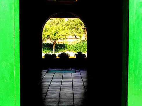 arco oscuro silueta vista olivar artistico